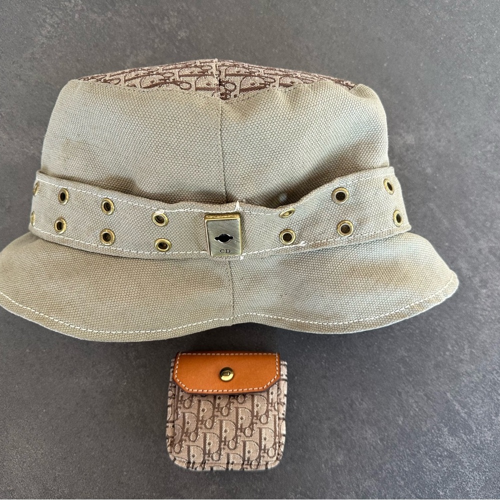 CHRISTIAN DIOR BUCKET HAT REMOVABLE POUCH/COIN PURSE EXCELLENT CONDITION - Picture 3 of 10